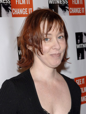 How tall is Suzanne Vega?